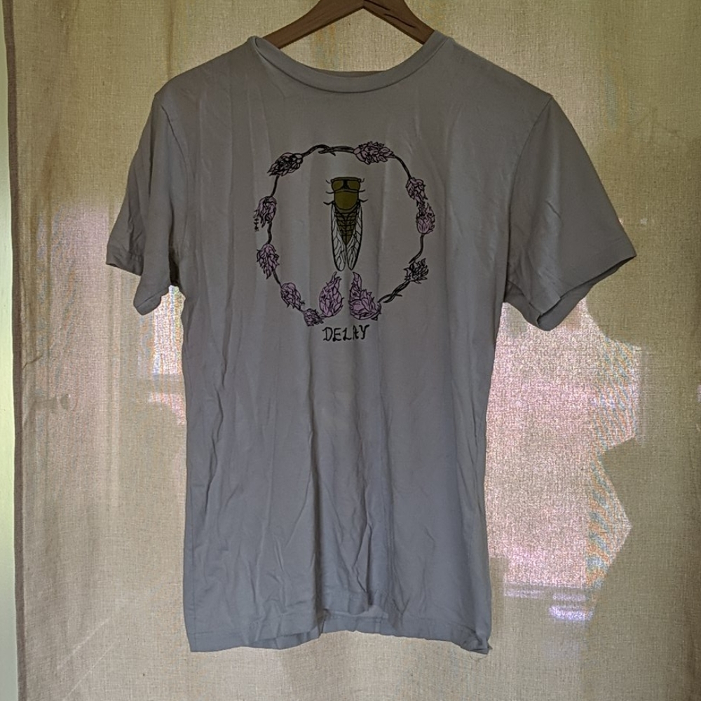 Grey cicada t shirt